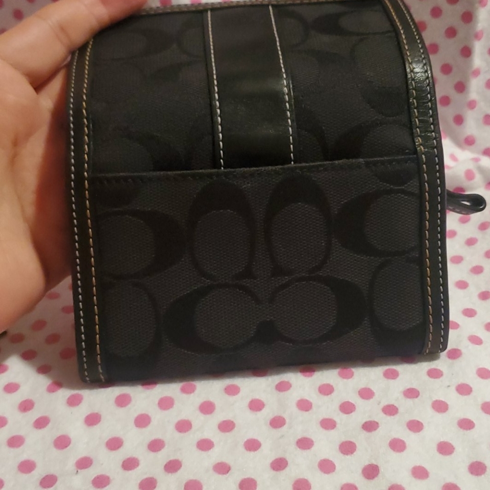Coach Medium Signature "C" Wallet - Picture 5 of 8